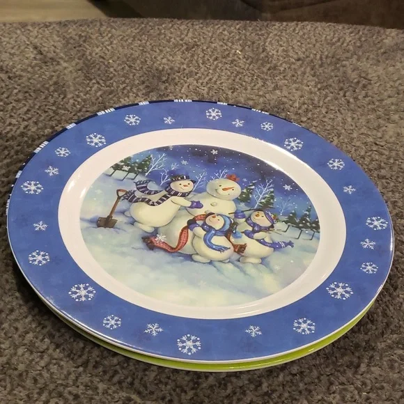 5 Christmas themed Melamine Plates EUC - Picture 2 of 5